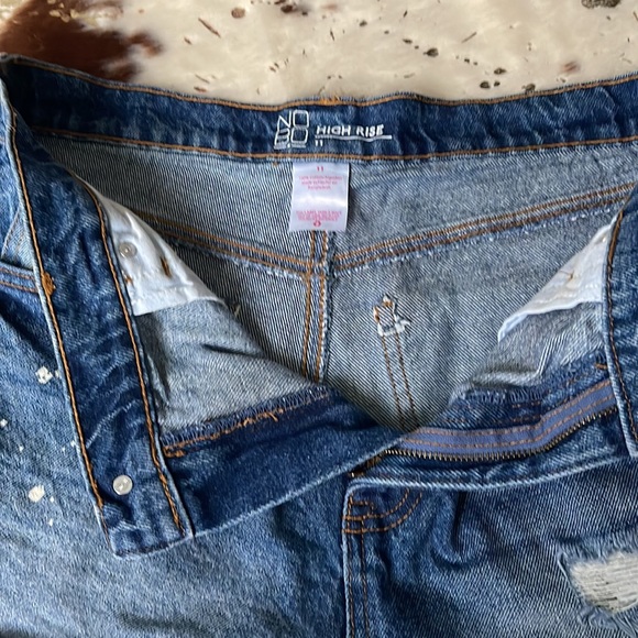 Distressed Denim Shorts - Picture 6 of 10